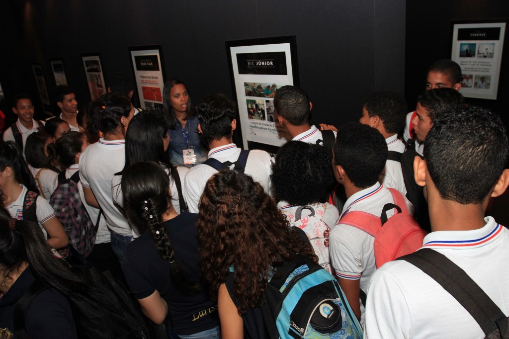 Visita de alunos ao stand da Fapeal - fotos Valdir Rocha (23)