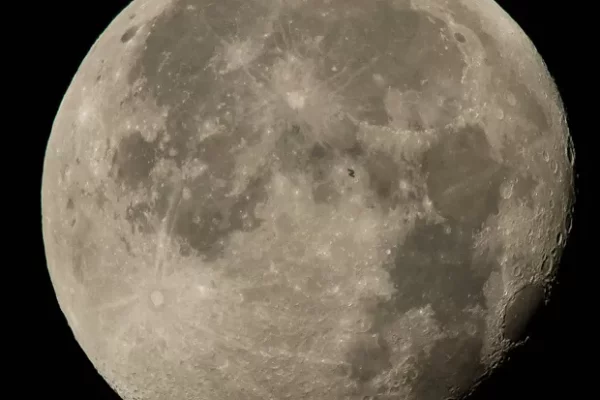 Minutos da Ciência fala sobre o calor nos centros da Lua e da Terra